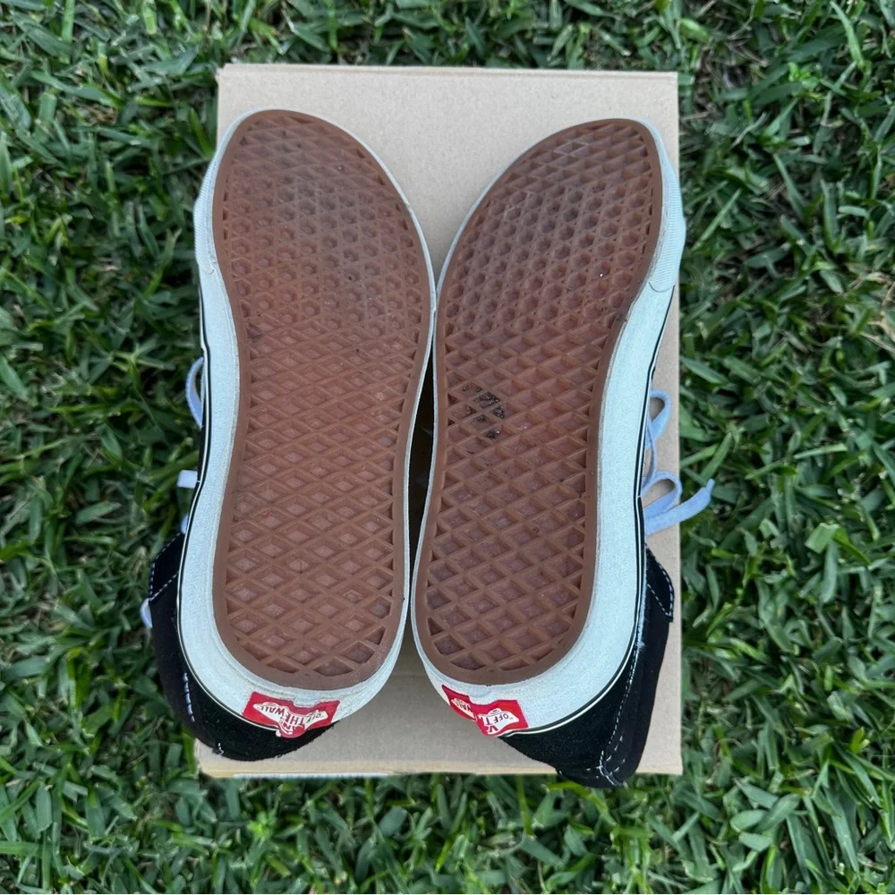 Vans Sk8-Hi - black/white skate shoes
(M 9.5  / W 11) - Picture 7 of 8